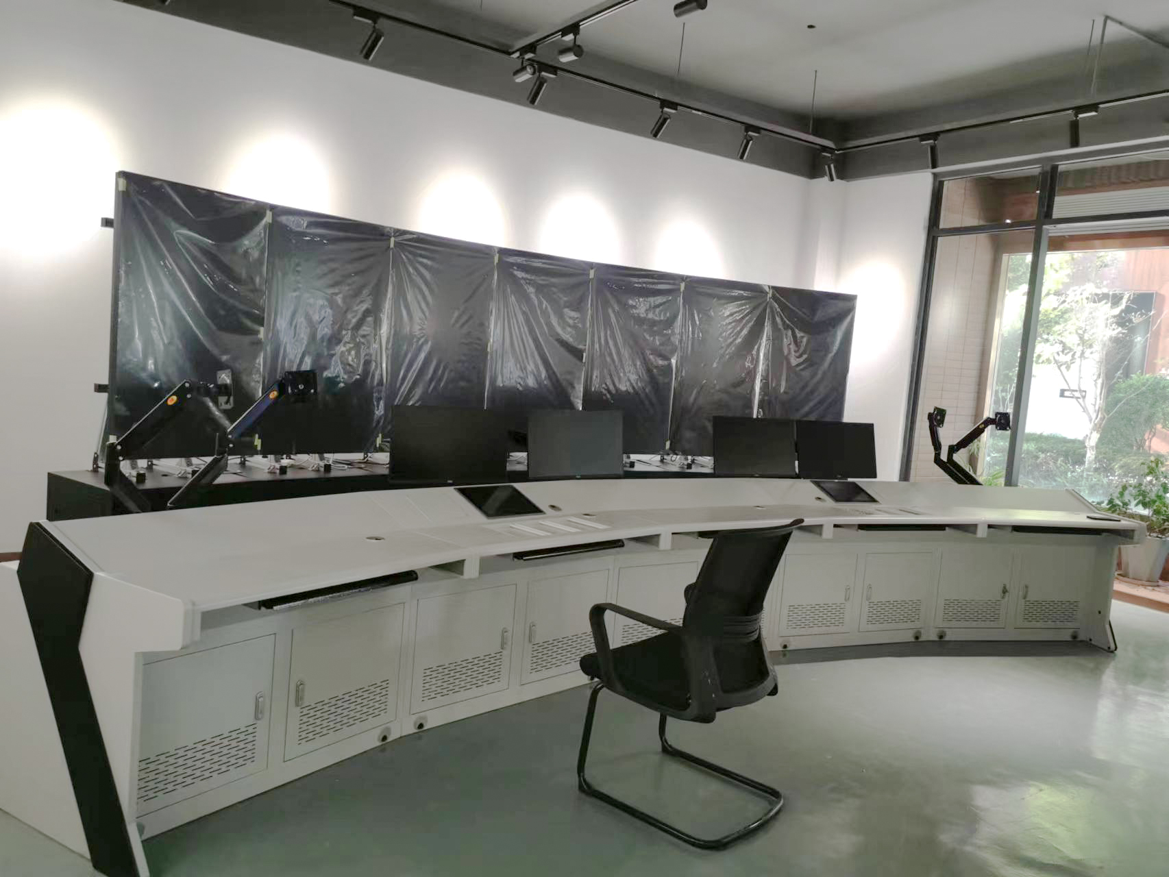 監(jiān)控操作臺和指揮中心控制臺的區(qū)別