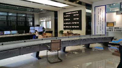 為云南磷化集團定制的弧形監控操作臺交付