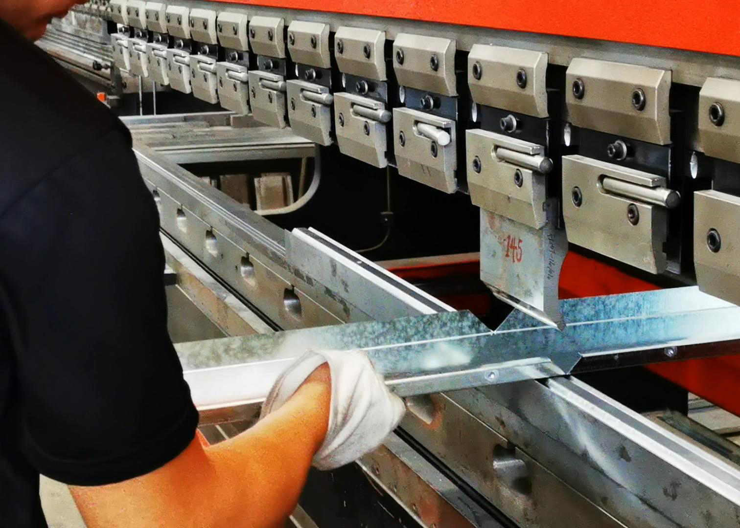 設(shè)備殼體的鈑金加工應(yīng)該用多厚的鋼板